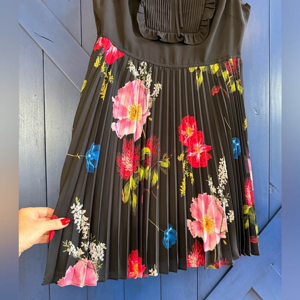 Ted Baker Black Floral “Berry Sundae” dress, size 10/12 (4) - Picture 5 of 6